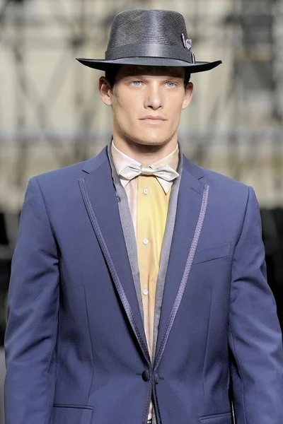 Look 49